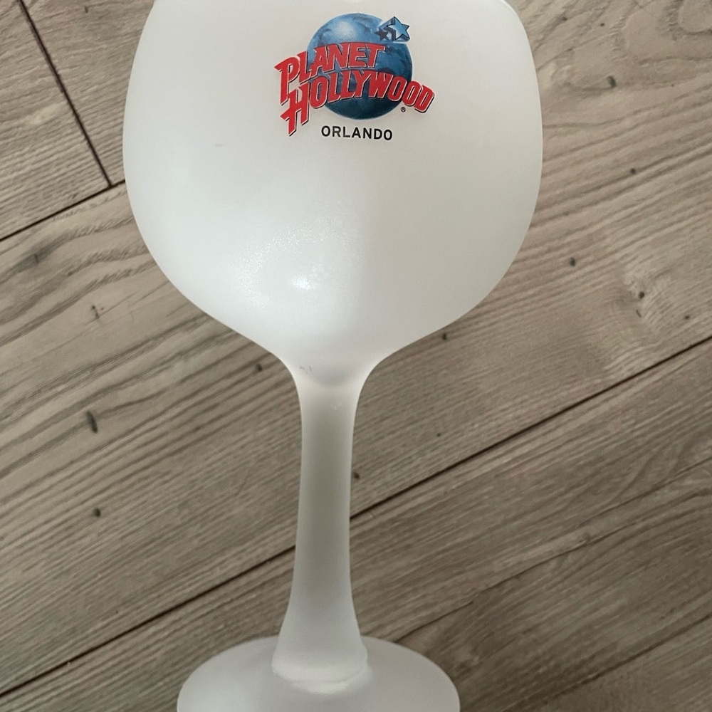 Planet Hollywood Frosted Glass Goblets - Set of 2 Collectables - Picture 3 of 12